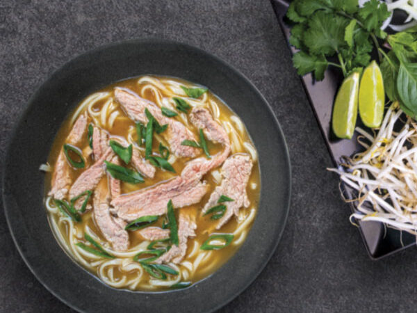 N4. Pho m. oksekød (halal) (Vietnam)